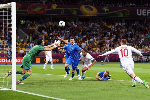 Inglaterra insistía y se acercaba al ansiado gol.