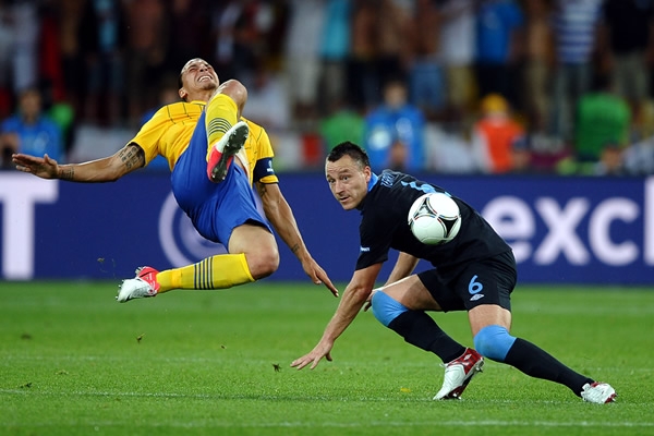 Inglaterra se fue al frente buscando emparejar los cartones.