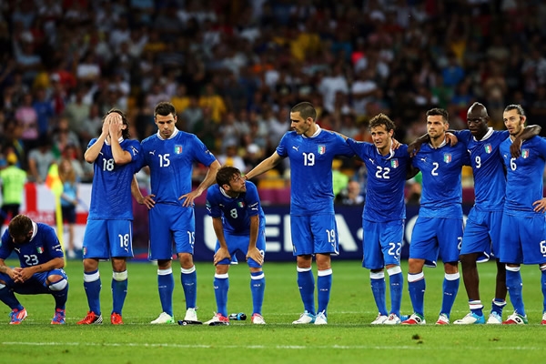 Italia sufría después de fallar una pena máxima.