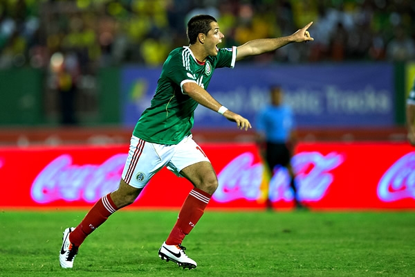 Javier Hernández y sus dotes de líder a todo momento.