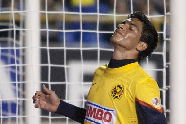 Jiménez se lamenta la oportunidad de abrir el marcador.