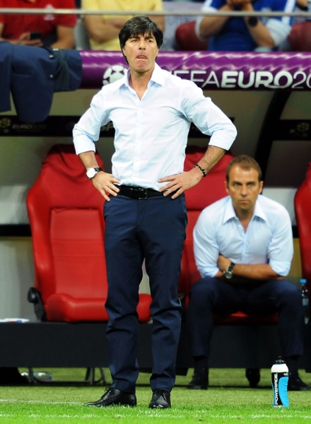 Joachim Loew resignado veía cómo Italia les pasó por encima.