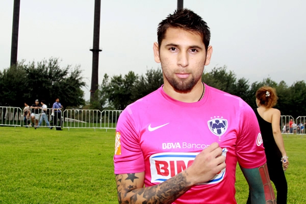 Jonathan Orozco lució el uniforme de portero.