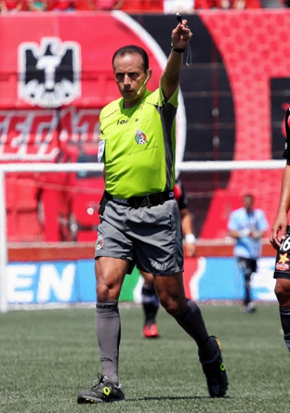 Jorge Eduardo Gasso, árcitro central del juego.