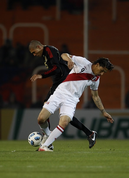 Jorge Enríquez disputó el mediocampo.