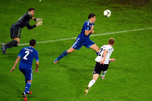 El jovencito alemán, Marco Reus, entró y también marcó ante los griegos.