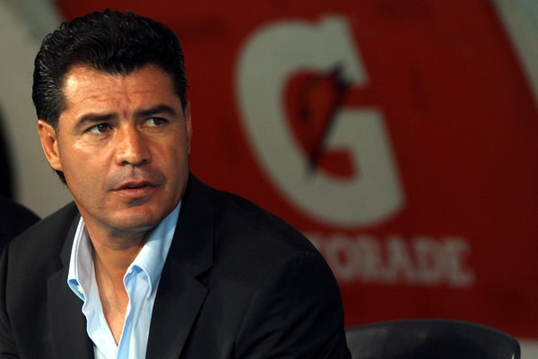 Juan Carlos Chávez tranquilo antes del inicio del juego.