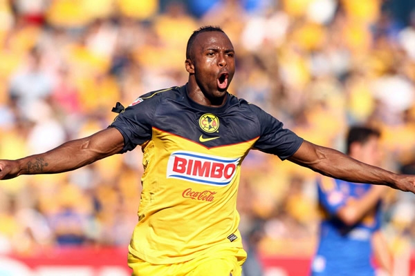 Juninho salió de cambio por lesión el minuto 18.