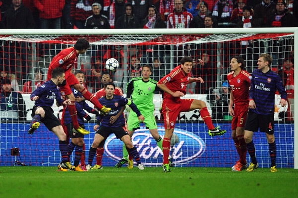 Koscielny da esperanzas a los de Londres.