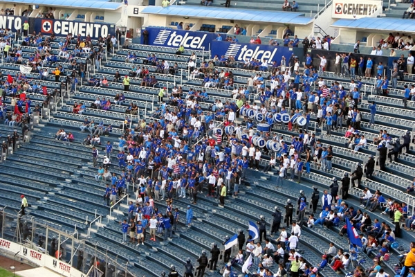 La afición celeste, en apoyo a su equipo.
