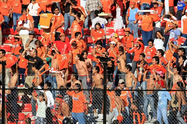 La afición chiapaneca apoyando a su equipo en Querétaro.