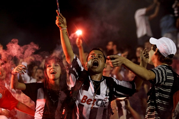 La afición de Libertad abarrotó el estadio.