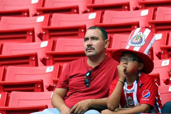 La afición lista para el encuentro.