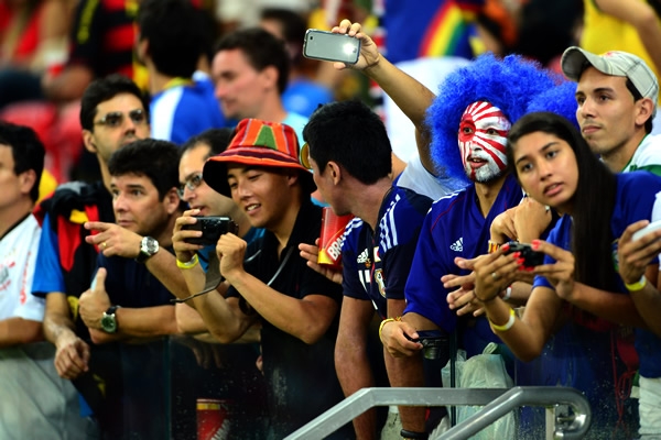 La afición no deja de apoyar.