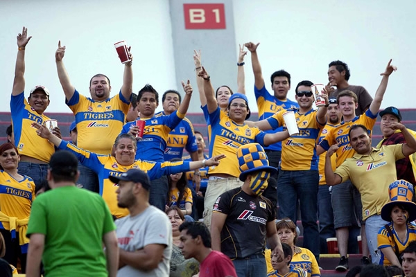 La afición norteña hizo el viaje para alentar a sus Tigres.