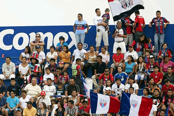 La afición respondió tímidamente al encuentro.