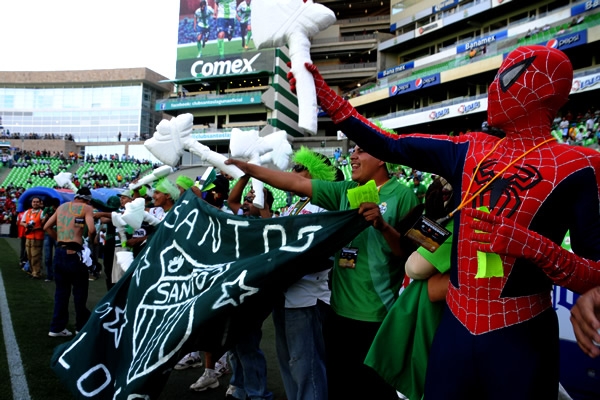 La afición Técnica, los locales apoyan al Subcampeón de la Concachampions.