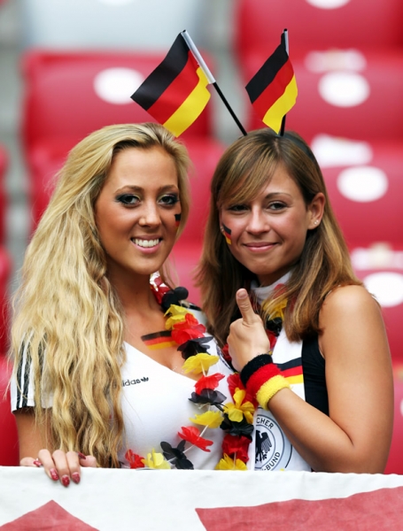 La belleza alemana se hizo presente en las tribunas del estadio polaco.