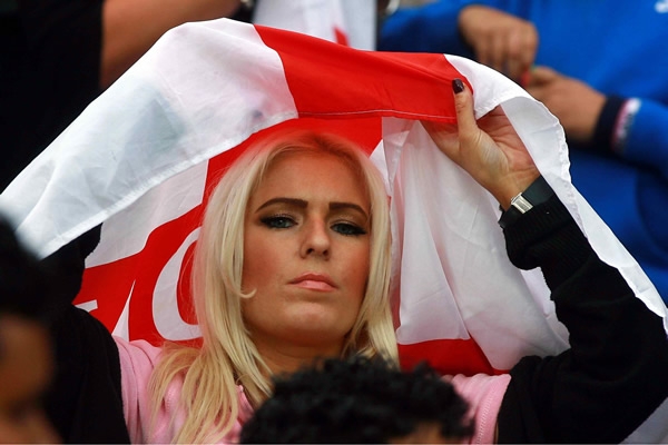 La belleza se hizo presente apoyando a Inglaterra.