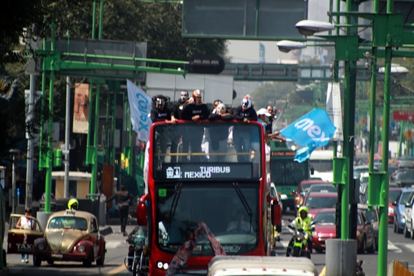 La Caravana Estelar está de fiesta.