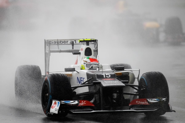 La carrera se vio marcada por la lluvia.