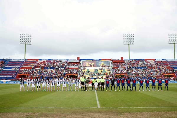 La ceremonia protocolaria previa al arranque del juego.