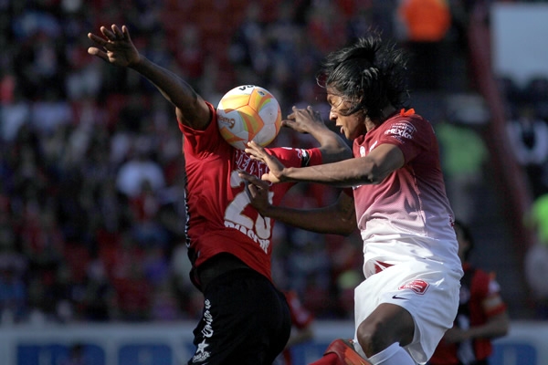 La defensa de Monarcas es muy débil en al primera mitad.