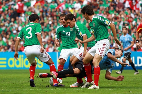 La defensa mexicana estuvo cerrada