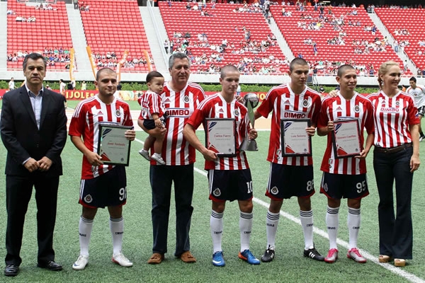 La directiva de las Chivas reconoció a sus Campeones Sub-17.