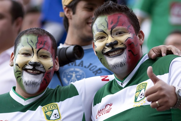 La emoción por el juego invadió a los aficionados.