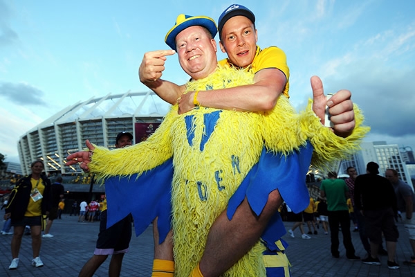 La fiesta de la Euro comienza desde las inmediaciones de los estadios.