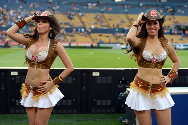 La fiesta del previo calienta el partido.