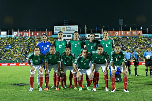La misma alineación en el amistoso contra Nigeria sale a la cancha.