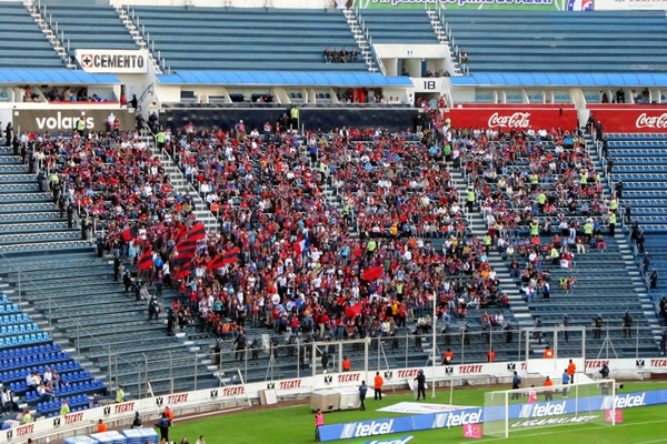 La porra del Atlante se hizo presente en el Estadio Azul.