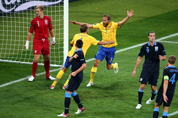 La selección de Suecia festejaba su segunda anotación ante Inglaterra.