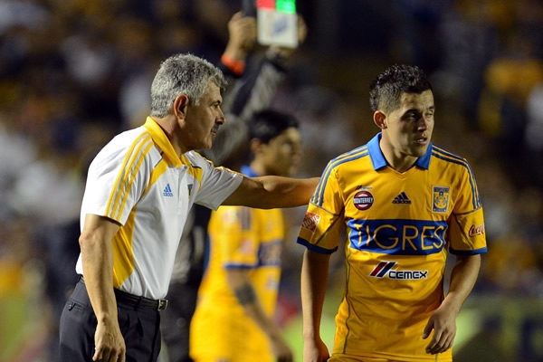 La última pieza de Ferreti, Pulido a la cancha.