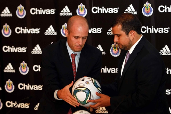 Las Chivas firman Convenio con ADIDAS