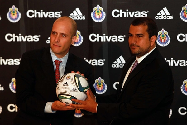 Las Chivas firman Convenio con ADIDAS