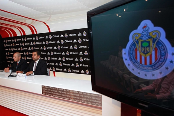 Las Chivas firman Convenio con ADIDAS