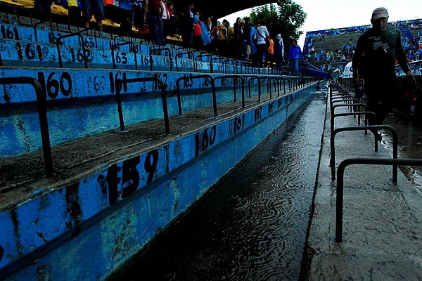Las tribunas también se vieron afectadas.