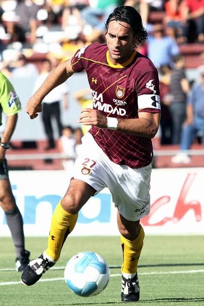 Leaño tuvo un partido movido, ante el poder de la ofensiva felina.