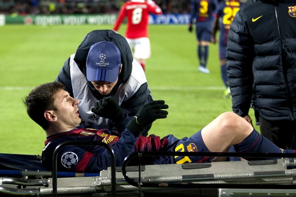 Lionel Messi salió lesionado del encuentro.