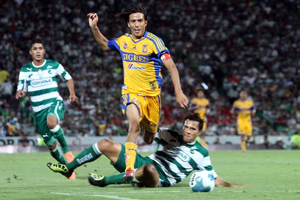 Lobos desaparecíó en la parte final del juego y los Tigres lo extrañaron.