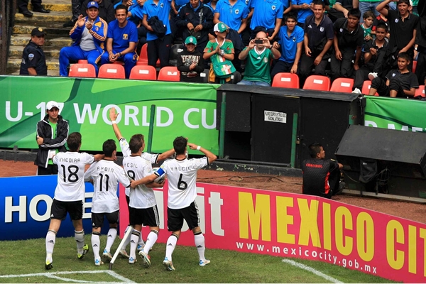 Los alemanes festejaron con la afición mexicana