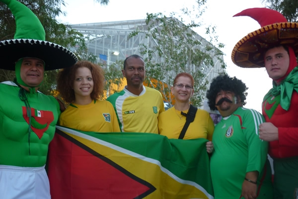 Los colores se mezclan previo al juego.