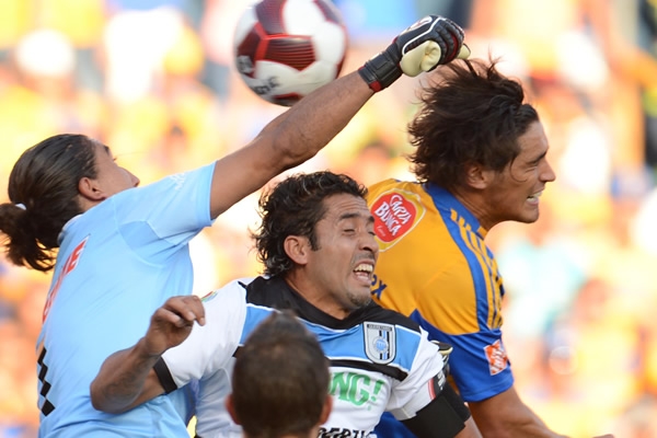 Los dos equipos buscaron el resultado con todo.