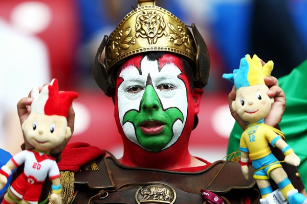Los emperadores italianos también llegaron al estadio.