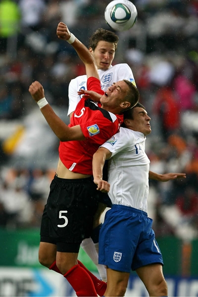 Los equipos lucharon intensamente.