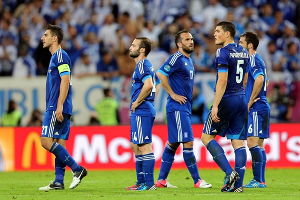 Los griegos se despiden de la Euro 2012 con la cara en alto.