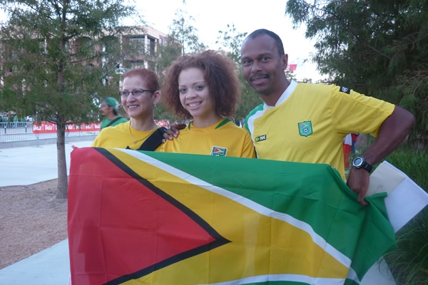 Los guyaneses, en familia con su Selección.